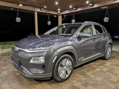 HYUNDAI KONA EV 64kWh Premium Áfás ár! Videós hirdetés! Garancia: 2025.09