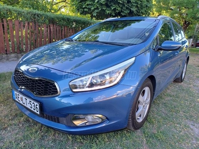 KIA CEE'D SW 1.6 CRDI EX bézs belső/nyári-téli kerék