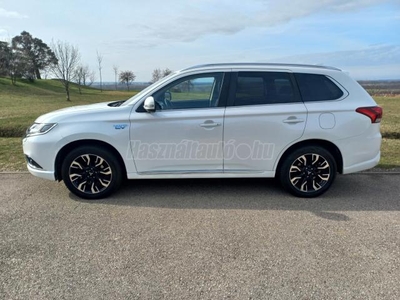 MITSUBISHI OUTLANDER 2.0 PHEV Instyle Navi 4WD CVT CW0