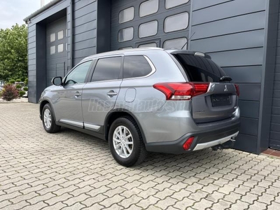 MITSUBISHI OUTLANDER 2.2 DI-D Intense Plus 4WD (Automata) SZERVIZKÖNYV / ÚJ MODELL / 7FŐ / KAMERA