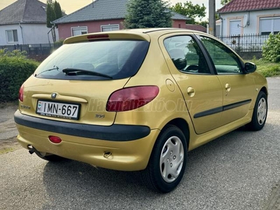 PEUGEOT 206 1.1 Color Line 137.000 km. Magyar autó. Egyedi megjelenés