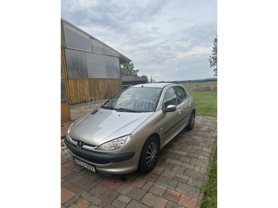 PEUGEOT 206