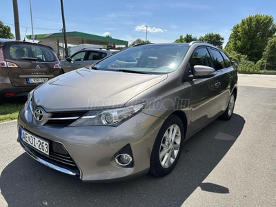 TOYOTA AURIS 1.33 Limited