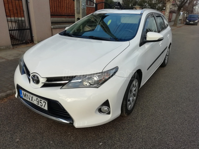 TOYOTA AURIS Touring Sports 1.4 D-4D Style