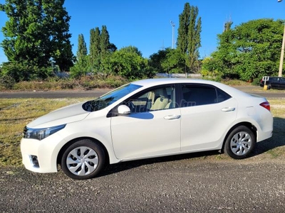 TOYOTA COROLLA Sedan 1.33 Limited Kamera. Ülésfűtés. Tempomat. Egyedi belső. végig szervizelve