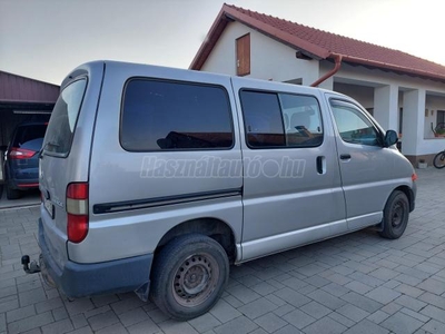 TOYOTA HI-ACE Hiace 2.4 D Glass Van