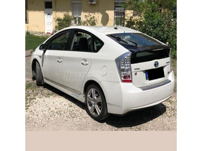 TOYOTA PRIUS 1.8 HSD(Automata)