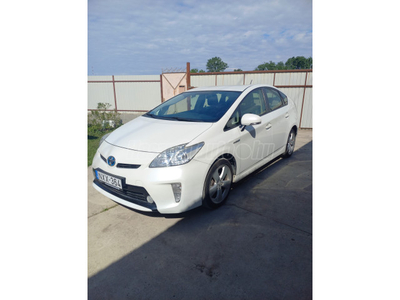 TOYOTA PRIUS+ XW3(A)