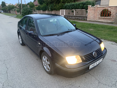 VOLKSWAGEN BORA 1.6 Trendline