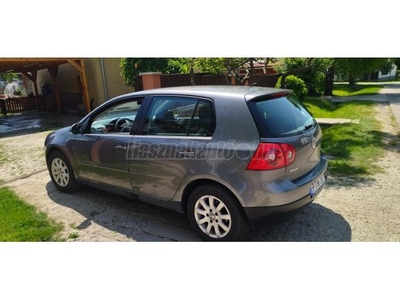 VOLKSWAGEN GOLF V 1.6 Comfortline