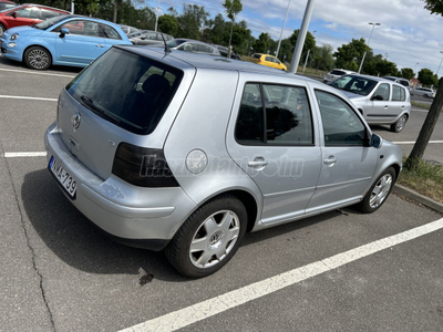 VOLKSWAGEN GOLF V