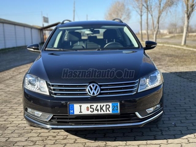 VOLKSWAGEN PASSAT VII Variant 1.6 CR TDI Comfortline BMT Xenon - Navigáció - Sérülésmentes - CARPASS