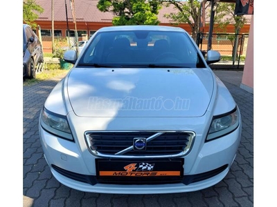 VOLVO S40 1.6 D DRIVe Momentum GYÁRI FÉNYEZÉS. ELSŐ TULAJDONOS. VEZETETT SZERVIZKÖNYV !!