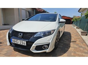 HONDA CIVIC 1.8 Elegance Magyarországi Faceliftes végig vezetett szervízkönyv téli nyári gumi és felni