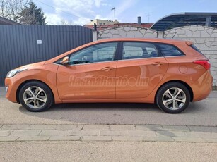 HYUNDAI I30 CW 1.6 CRDi HP ISG Style Facelift Tempomat Navi Radar Kamera Kormány- és ülésfűtés