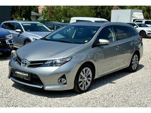 TOYOTA AURIS Touring Sports 1.8 HSD Icon (Automata) 102e km. Parkassist. Egy tulajdonos