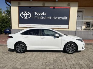 TOYOTA COROLLA Sedan 1.8 Hybrid Comfort Style Tech e-CVT 2 év Toyota Minősített Használt garanciával!