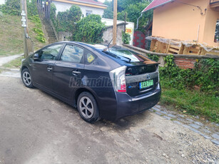 TOYOTA PRIUS PLUG-IN