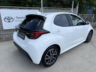 TOYOTA YARIS 1.5 Hybrid Comfort Style Tech e-CVT 2023 - led parabola fényszóró - kamera - ülésfűtés - vezetést tám. rendszerek