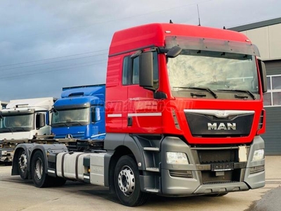 MAN TGX 26.400 6X2 CSEREFELÉPÍTMÉNYES + EMELŐHÁTFAL