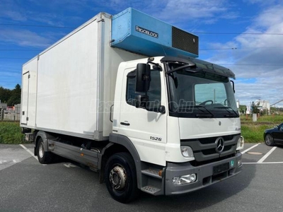 MERCEDES-BENZ ATEGO 1526 4X2 HŰTŐDOBOZOS + EMELŐHÁTFAL