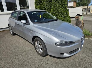 ALFA ROMEO 147 1.6 T. Spark ECO Distinctive MEGKÍMÉLT ÁLLAPOT. ÁLLÓFŰTÉS. KLÍMA. ALUFELNI