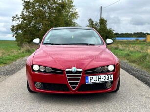 ALFA ROMEO 159 1.9 JTD 16V Distinctive Rosso Piros Fényezés / Xenon / Mogyoróvaj Bőrbelső