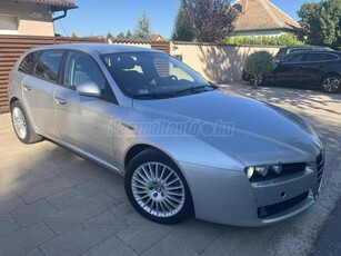 ALFA ROMEO 159 SW 1.9 JTD 16V TI Xenon. Digit klíma. Parkradar. Alufelni