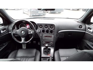 ALFA ROMEO 159 SW 2.0 JTDm 16V Distinctive VezSzkönyvDigitTempoAluTolradBőrÜlfűtAuxUsbBluetooth1tul