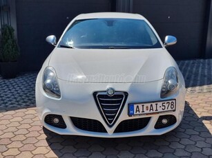 ALFA ROMEO GIULIETTA 2.0 JTDM-2 Distinctive GYÖNYÖRŰ KRISTÁLYFEHÉR.BŐRBELSŐ.DIGKLÍMA.ALU.ESŐ-FÉNYAUT.ÚJ KETTŐSTÖMEGŰ+KUPLUNG