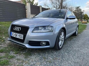 AUDI A3 1.4 TFSI Attraction S-tronic S-line . F1 váltó . vezetett szervízkönyv . garantált km