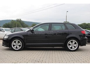 AUDI A3 1.4 TFSI Attraction Xenon. 17 alu. sportbelső