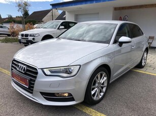 AUDI A3 Sportback 1.4 TFSI Ambition Szervizkönyves. gyári kulcsok