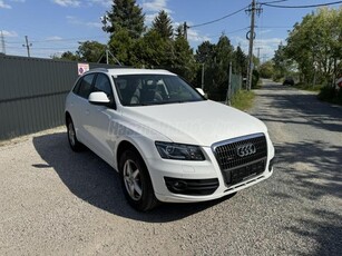 AUDI Q5 2.0 TDI DPF quattro SZERVIZKÖNYV