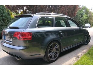 AUDI RS4 4.2 V8 quattro Schaleen ülés