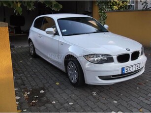 BMW 116i MEGKÍMÉLT//SZERVIZKÖNYVES