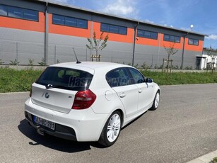 BMW 123d ALPINWEISS/AZONNAL ELVIHETŐ