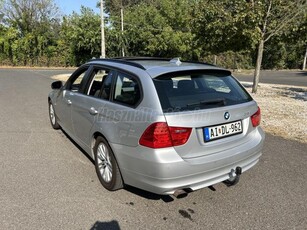 BMW 318i Touring Panorámatető. Szervízkönyv