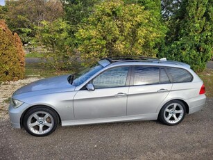 BMW 320i Touring (Automata) Panorámatető. Bőrkárpit. Navigáció. szép külső- belső állapot