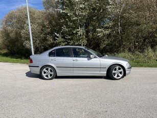 BMW 323i