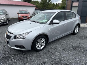 CHEVROLET CRUZE 1.6 LT Végig Vezetett Szervizkönyv! Garantált Km! Leinformált! 2 Kulcs!