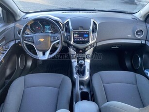 CHEVROLET CRUZE SW 1.7d LT Plus TÖRÉSMENTES-ÉRINTŐKIJELZŐ-SZERVIZKÖNYV