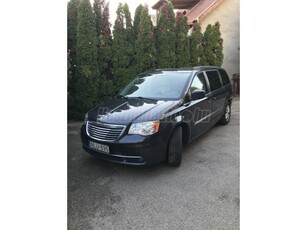 CHRYSLER TOWN & COUNTRY