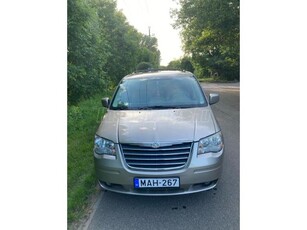 CHRYSLER TOWN & COUNTRY