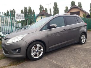 FORD C-MAX Grand1.6 VCT Champions [7 személy] DIGITKLÍMA- ÜLÉSFŰTÉS -PARKRADAR- SÉRÜLÉSMENTES ! MEGKÍMÉLT !