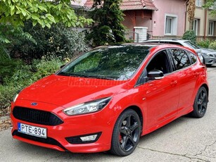 FORD FOCUS 1.5 EcoBoost ST-Line Red