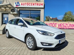 FORD FOCUS 1.5 TDCI Titanium MAGYAR-ÚJ FÉKEK-BIXENON-VEZÉRLÉS CSERÉLVE-VONÓHOROG-133000KM