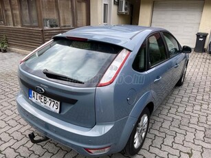 FORD FOCUS 1.6 Ghia FULL EXTRÁS. ÜLÉSFŰTÉS. 2 ZÓNÁS DIGITKLÍMA. VONÓHOROG. TEMPOMAT