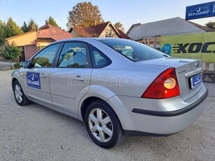 FORD FOCUS 2.0 Ghia DUPLA DIGITKLÍMA-TEMPOMAT-GYÁRI FÉNYEZÉS-SZERVÍZKÖNYES!