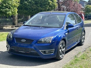 FORD FOCUS 2.5 turbo ST NAPFÉNYTETŐ! 3 AJTÓ! SZÉP ÁLLAPOT! KÉK-SZÍNBEN!